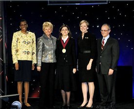 Eleni Karayianni (center) with DuPont leaders Jocelyn Scott, Diane Gulyas, Ellen Kullman and Jeff Keefer at the 2009 Excellence Awards ceremony.