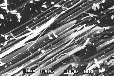 AZOJomo - The AZO Journal of Materials Online - Surface of soda-lime glass following ruling test at a load of 0.9N 