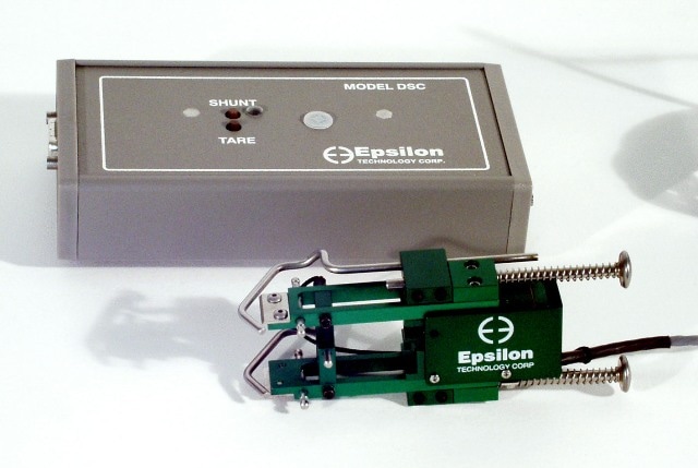 Model DSC single-channel digital signal conditioner (top panel) with Model 3542 extensometer