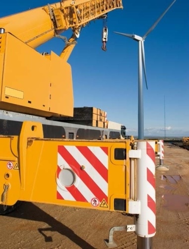 Variable support for mobile cranes and cherry picker platforms