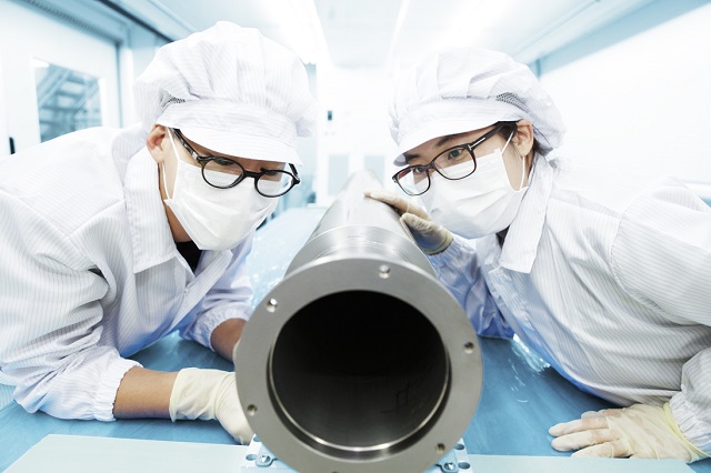 Rotary Target Inspection at PLANSEE bonding shop in Korea. Image Credit: Plansee High Performance Materials