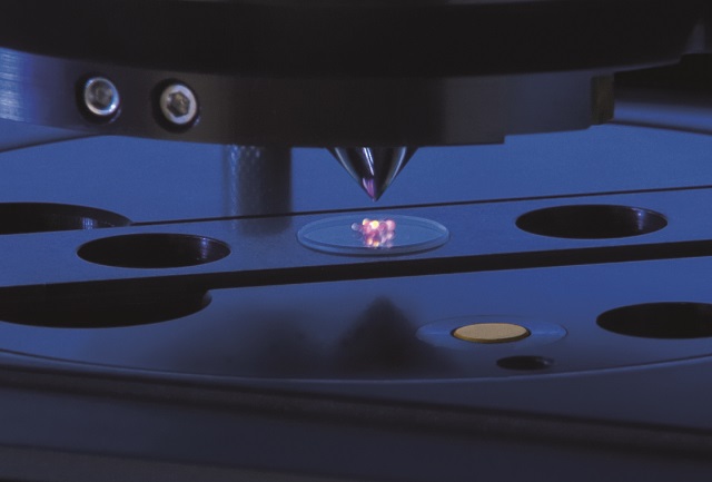 The germanium Slide-On Micro ATR accessory expands analytical capabilities to the smallest samples.