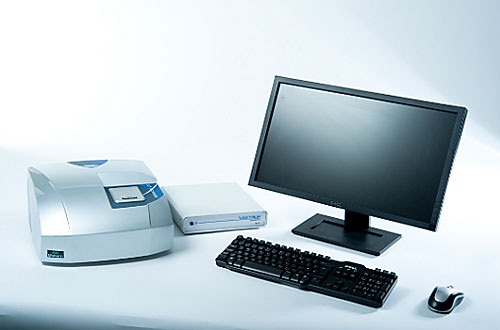 The Zetasizer µV and OmniFACE A/D converter box.