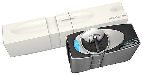 Comparing the size of the focal plan detector for the Mastersizer 2000 (left) with that of the Mastersizer 3000 (right) shows the size reduction that was achieved. Decreasing the detector size satisfies the requirement to shorten the optical bench and increase the upper particle size measurement range.