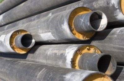 Steel pipes insulated for hot water.