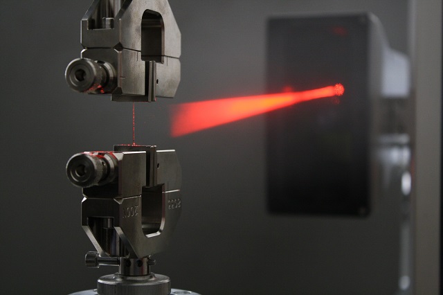 laserXtens compact extensometer