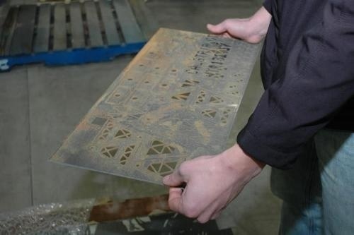 These 0.09” alloy steel parts were cut at 55,000 psi with a 0.010/.030 orifice/nozzle combination using 0.5 pounds of garnet per minute