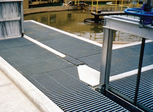 Low maintenance fiberglass grating provides trouble free operations for the covers and walkways in the Lakewood, Colorado Wastewater Treatment Plant Headworks. DURADEK® I-6000 38 mm was used.