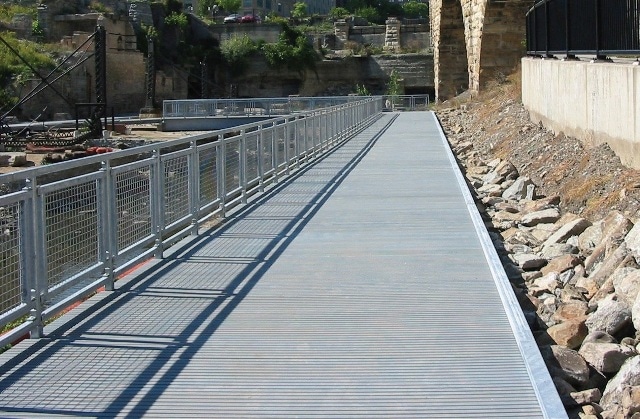 MIll Ruins Park in downtown Minneapolis, Minnesota utilized DURAGRID® T- 1800 25mm for new pedestrian walkways in the beautiful historical district.