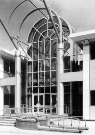 AZoM - Metals, ceramics, polymers and composites - aluminium extrusions in buildings, design flexibility