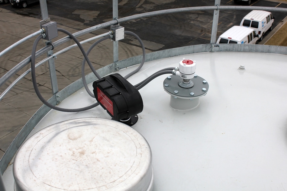 A SmartBob cable-based level sensor performs as an automated tape measure. An extended vibrating rod is used for high level control to alert delivery drivers when the silo is full.