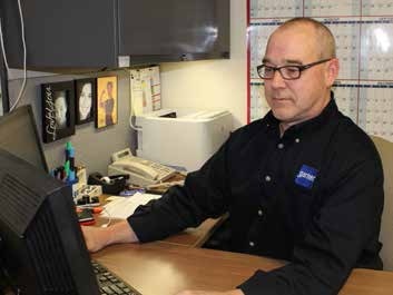 Plastics manager Dan Hurtz views inventory levels using BinView on a PC in his office.