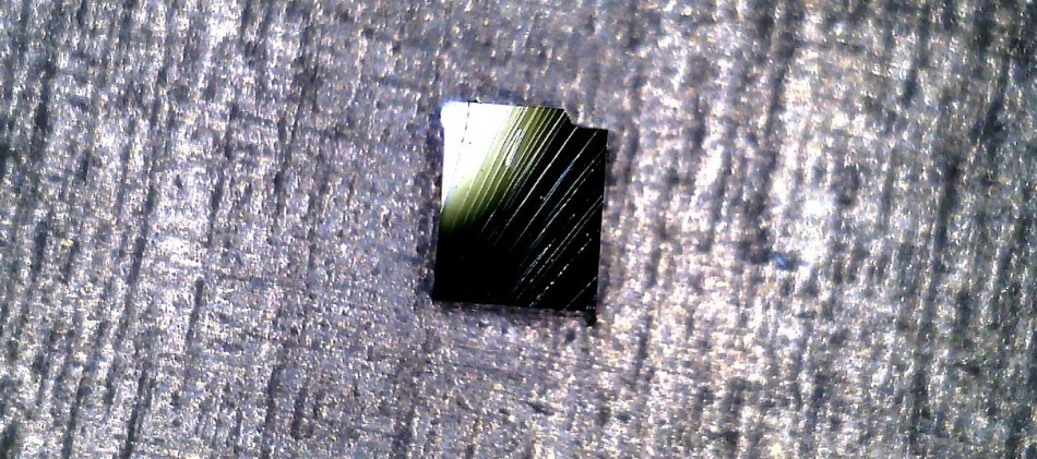 The SmB6 crystal before the final cleave (top), and after (bottom), with damage-free surface at the precise orientation required for the experiments