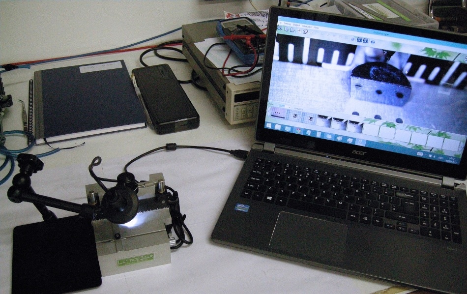 Cavendish Laboratory pairs the LatticeAx base platform with a Cavendish-supplied optical microscope and computer to further enable assured placement accuracy for the initial indent. This cleaving workstation ocupies only a small area on a work surface and is highly portable.