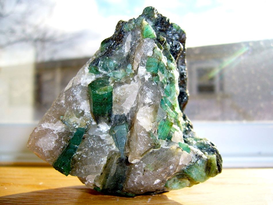 Gemology, Spectroscopy, Emerald, Natural or Synthetic
