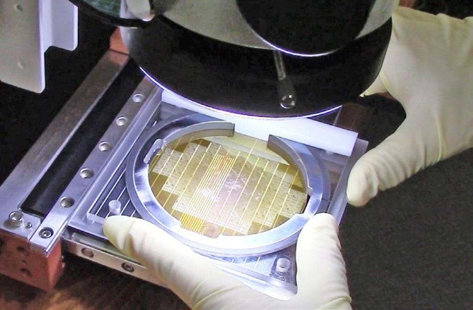 The FlipScribe is a scribing machine that makes the scribe on the backside of the sapphire.