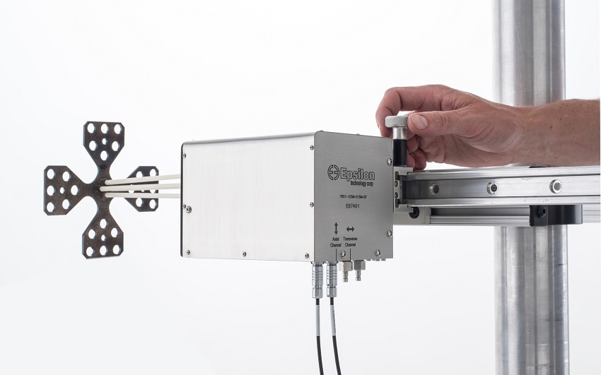 Extensometer for high-temperature bi-axial strain control