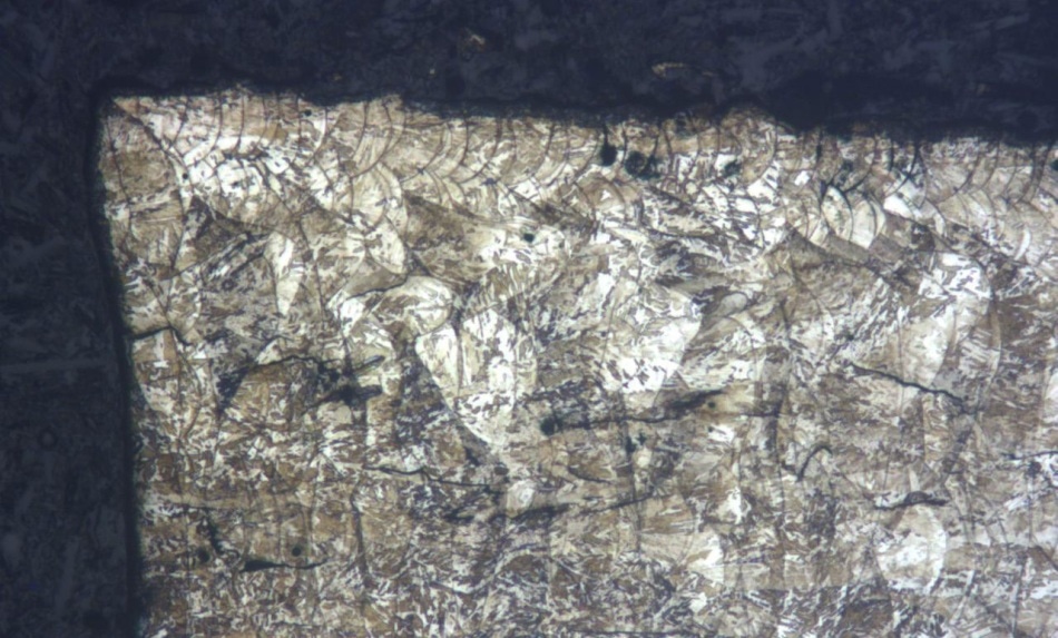 Etched specimen using "V2A Beize" (for 45 s). Edge section. The microstructure is clearly discernible.