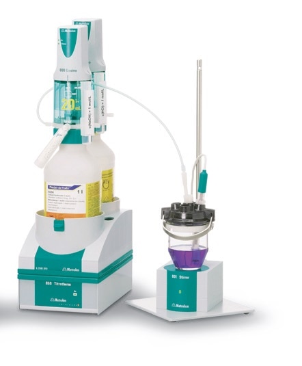 The 859 Titrotherm with magnetic stirrer, two Dosinos, and the tiamo software: This simple setup allows you to measure the acid number of crudes and refinery fractions.