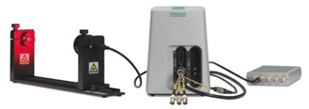 On the left, the rail equipped with an LED light and the photodiode. In the center, the Metrohm Autolab PGSTAT204. On the right, the LED driver.