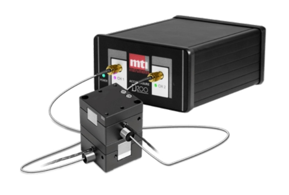 MTI digital capacitance amplifier with MTI ASP-500M- ILA capacitance probe, embedded in the Piezo System Jena PX-100 stage. The digital amplifier offers exceptional accuracy and linearity. Off-the-shelf control programs make it easy to use and tune digital feedback.