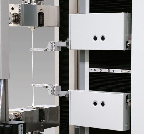 The easy-change sensor arms are attached to the carriage-mounted measuring heads.