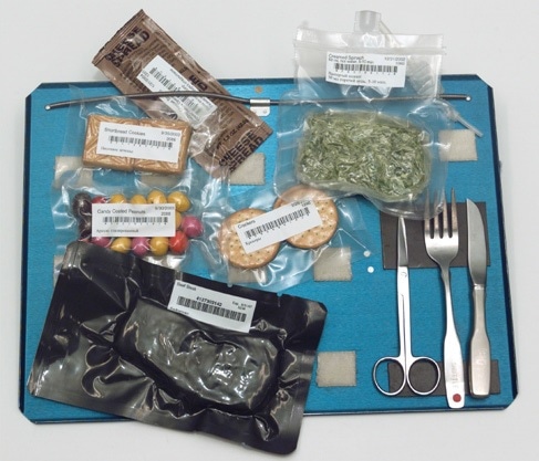Top: The ISS crew drinking water from the new recycling system for the first time. Middle: Foods that contain lots of water, such as the creamed spinach in the image, are taken in dehydrated form. They are rehydrated in space using recycled water. Photos: NASA / spaceflight.nasa.gov. Bottom: Astronaut Peggy Whitson with a rehydrated space cheeseburger. Photo: NASA / flickr.com/photos/nasa2explore.