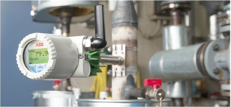 The non-invasive TSP341-W temperature sensor in use.