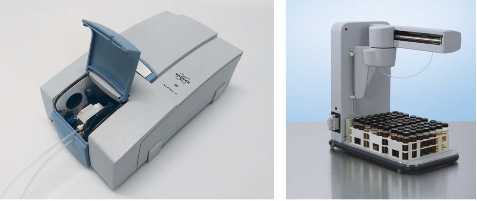 LPHA II FTIR spectrometer (left) equipped for oil analysis and autosampler AIM3300 (right) prepared for measurement.
