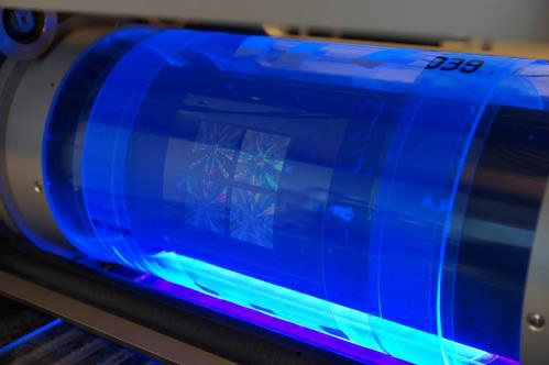 Photograph of the roller during imprinting with a printing plate mounted to the roller.