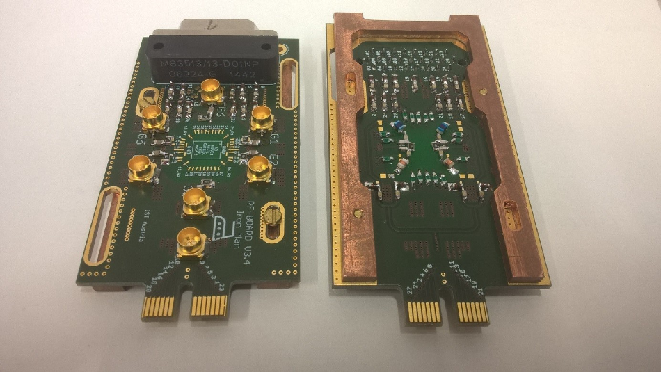 The PCB sample holder top view (left) and bottom view (right).