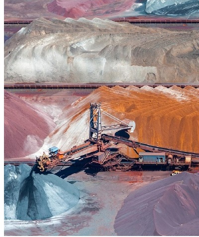 Uranium Leaching Processes in Highly Acidic Solutions