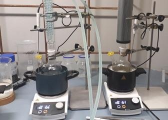 Safety in the lab: Findenser™ (on the right side) takes less space in the fume hood