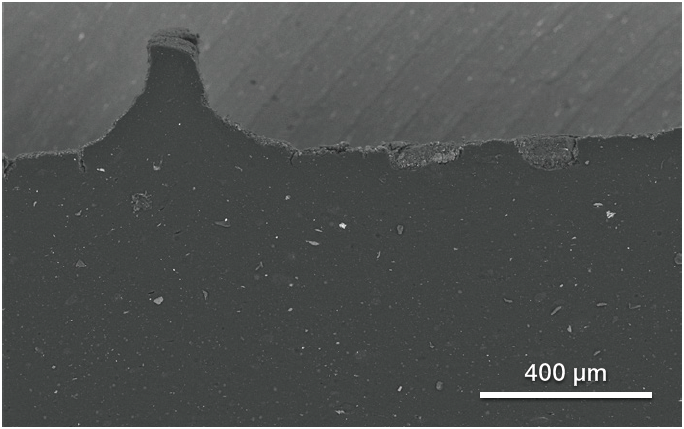 Upper surface (tread). Acc voltage 20 keV, beam current 0.48 nA.