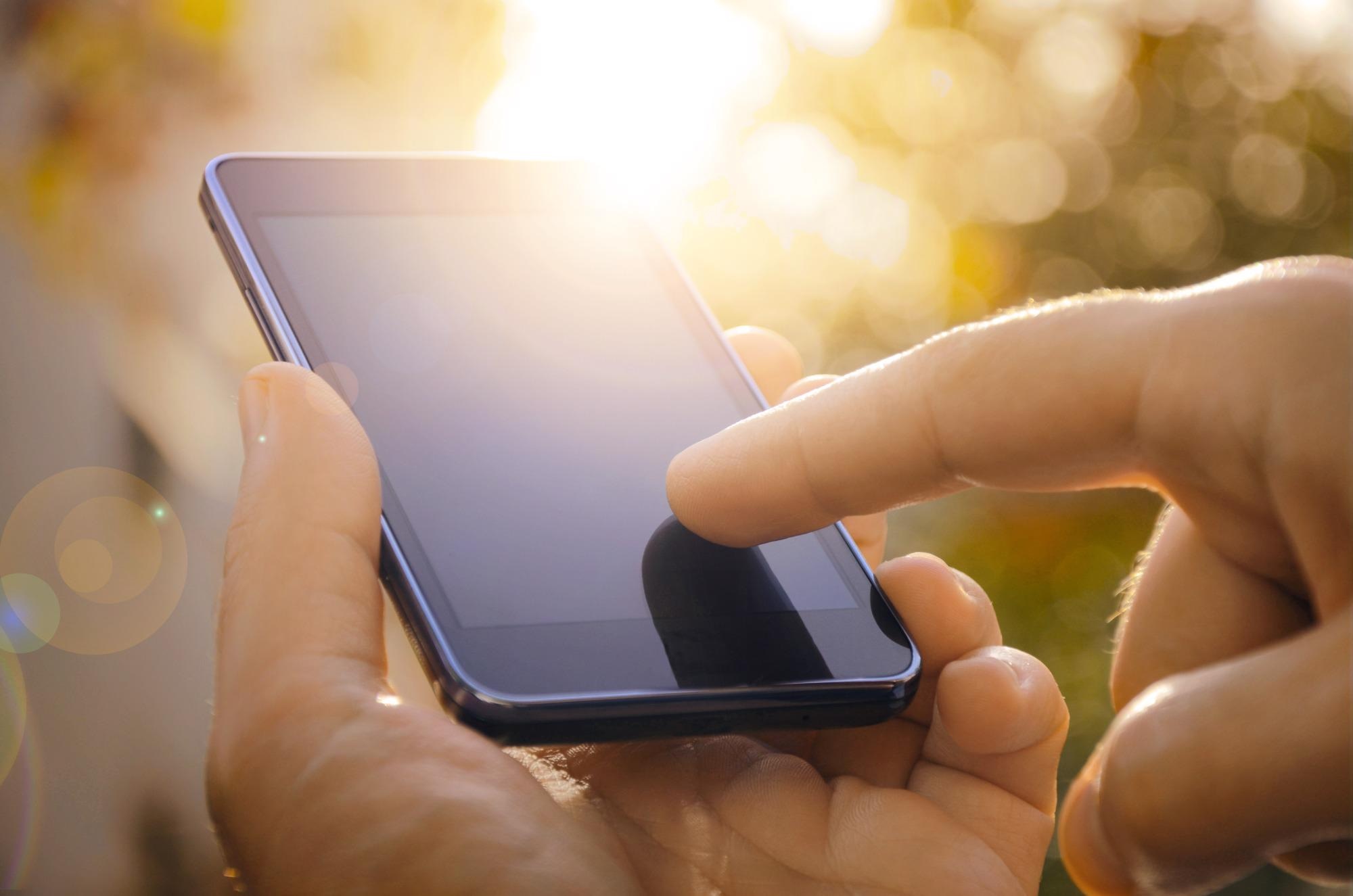 light, light diffusing, phone screens, anisotropic, refractive index, reflective