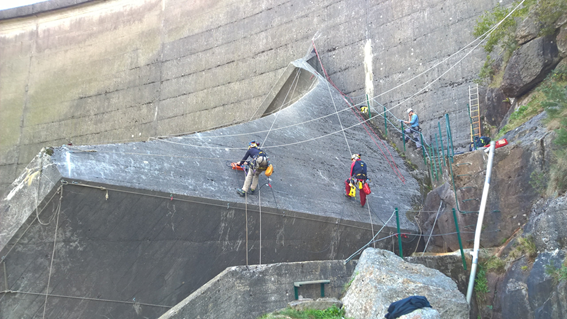 Inspecting a dam in Lapalisse, France