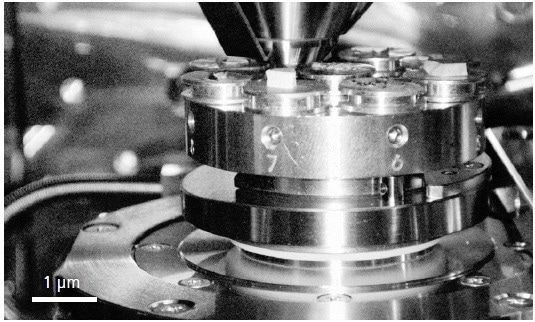 Working distance (2.5 mm) needed for imaging nanoparticles on ceramic.