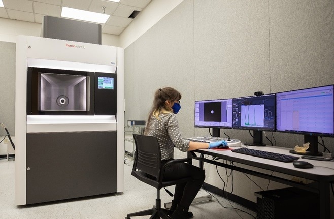 EMC staff scientist Jillian Cramer at the controls of the Talos F200X (S)TEM.