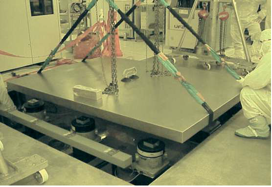 Installation of a TMC Quiet Island® with a high stiffness, highly damped stainless steel platform on STACIS®