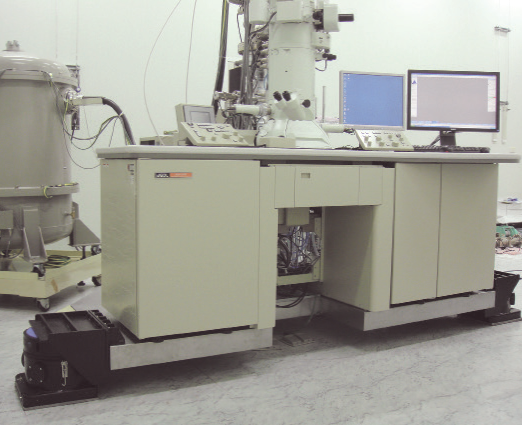STACIS Floor Platform supporting a JEOL JEM-2100F Transmission Electron Microscope (TEM)