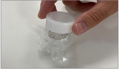 Preparing the sample cup