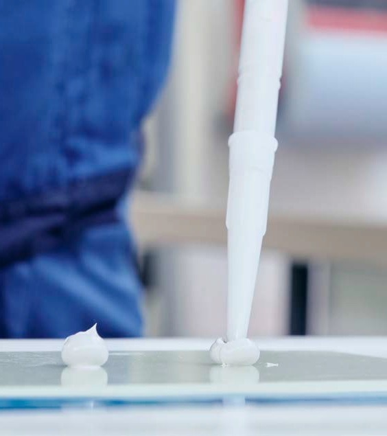 Choosing the Right Application Technique for Reactive Adhesives: Bead/Dot vs. Slot/Roller Coating