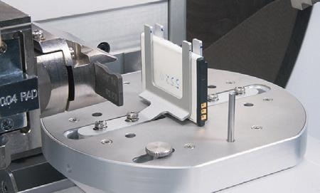 Pouch and prismatic cell mounting on the Empyrean XRD. A mechanism to apply pressure on the pouch cell is also supported.