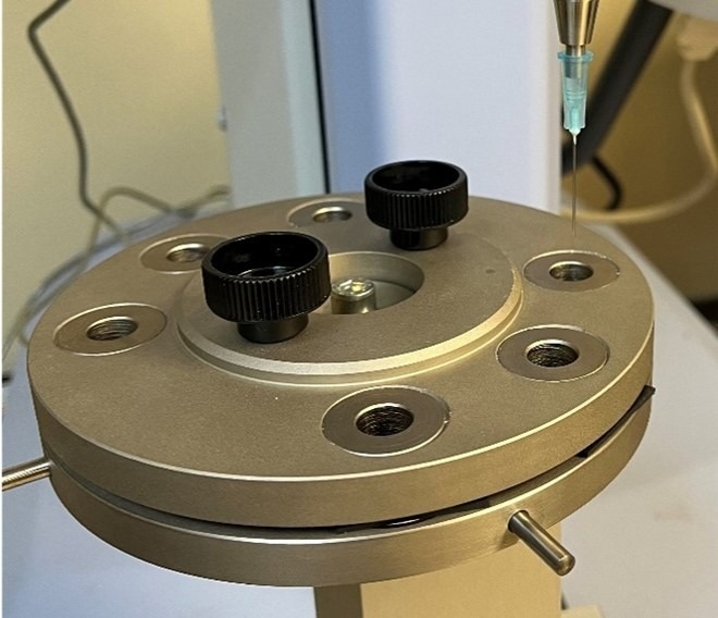 Lower support and hypodermic needle used for needle puncture test
