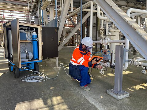 Operator locating the source of an emission using the live data streamed to mobile display. On the left, the simple but effective mobile PTR-TOF platform can be seen