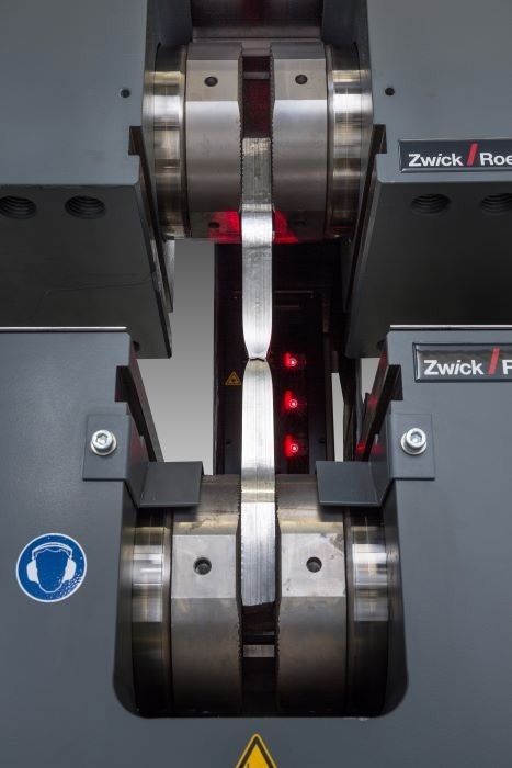 Tensile test up to 2,500 kN with optical strain measurement