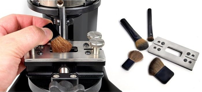 A cosmetics brush manufacturer takes advantage of the versatility of a universal tester to quality-check the retention integrity of the bristles. Offering a range of brushes for different cosmetic product applications, the use of bespoke fixtures to consistently locate each brush design geometry to be aligned with the bristle tuft upper grip. This flexibility of one aspect of the system enables the same ferrule and adhesive integrity test method to be implemented for the entire product offering