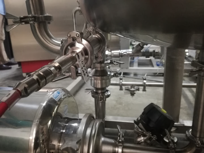 UPW conductivity measurement at the tank outlet after reverse osmosis