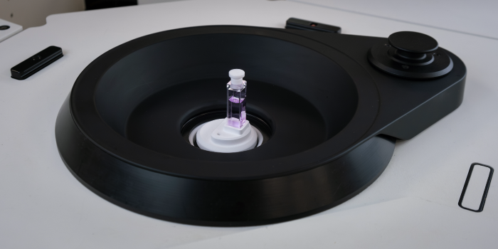 QYPro® sample exchange mechanism.
