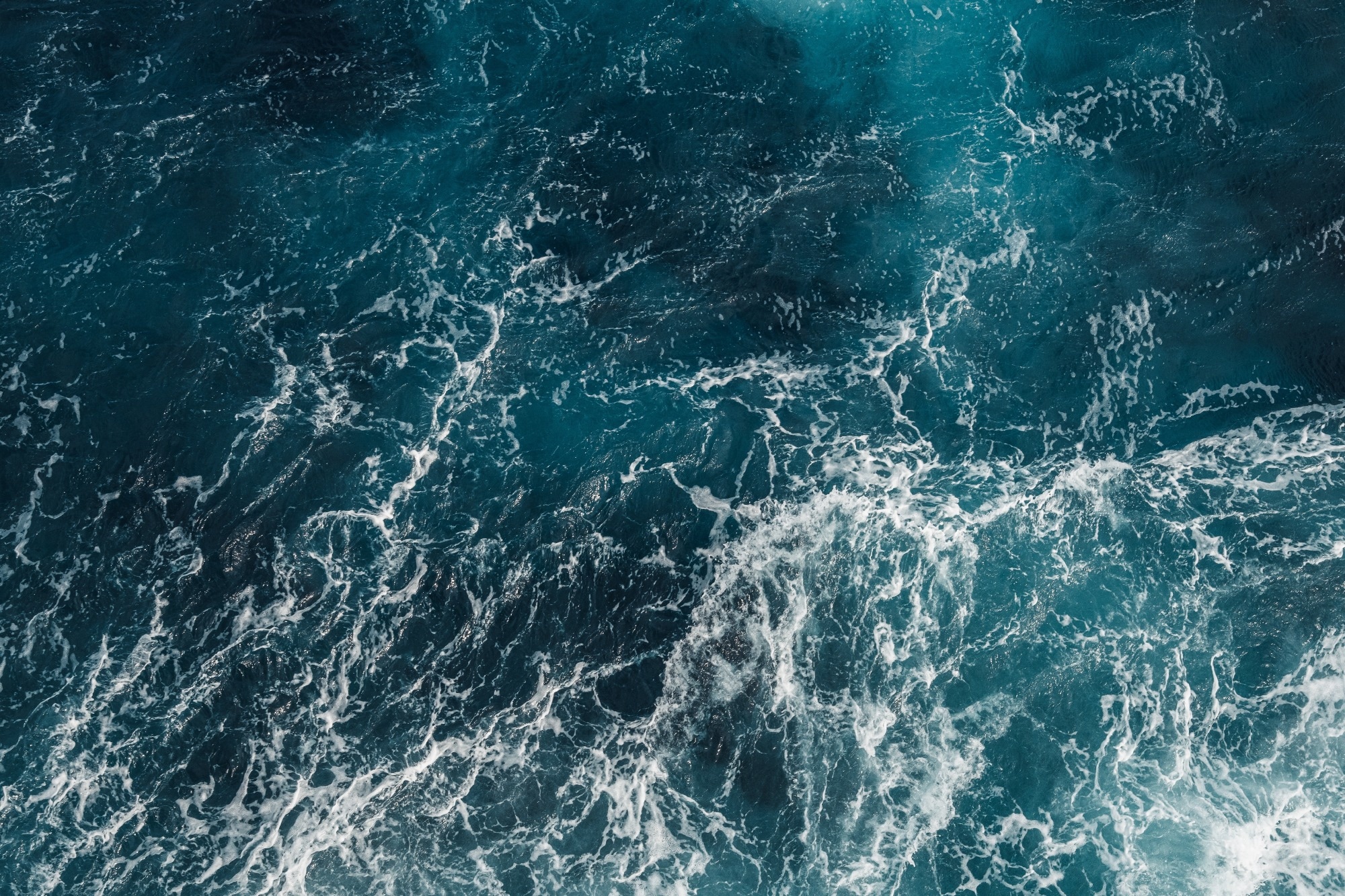 Image of the sea from above.